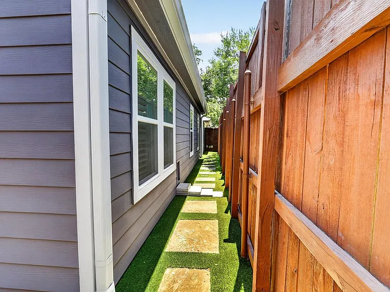 4315 Cabell Dr — Photo 34