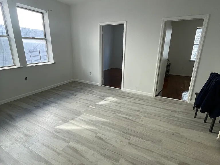 1250 Manor Ave #3R — Photo 1