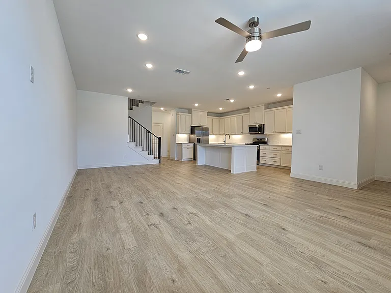 9452 Espalier St — Photo 7