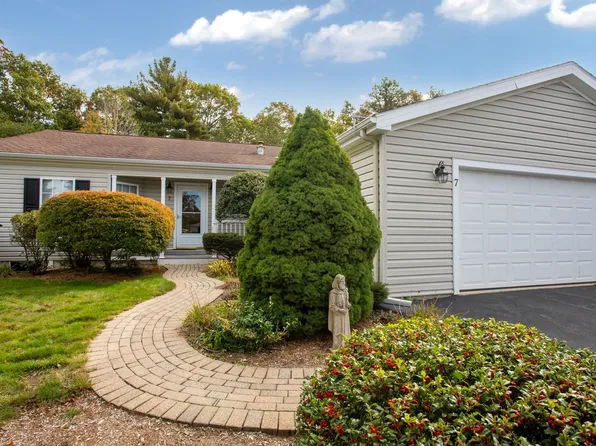7 Alec Ln, Plymouth, MA 02360