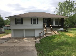 10620 N McGee St, Kansas City, MO 64155