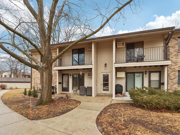 1715 South Coachlight DRIVE, New Berlin, WI 53151