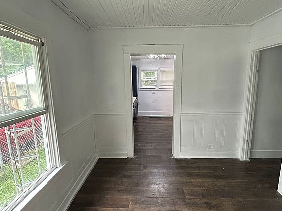 2nd image of 2802 Fielding St