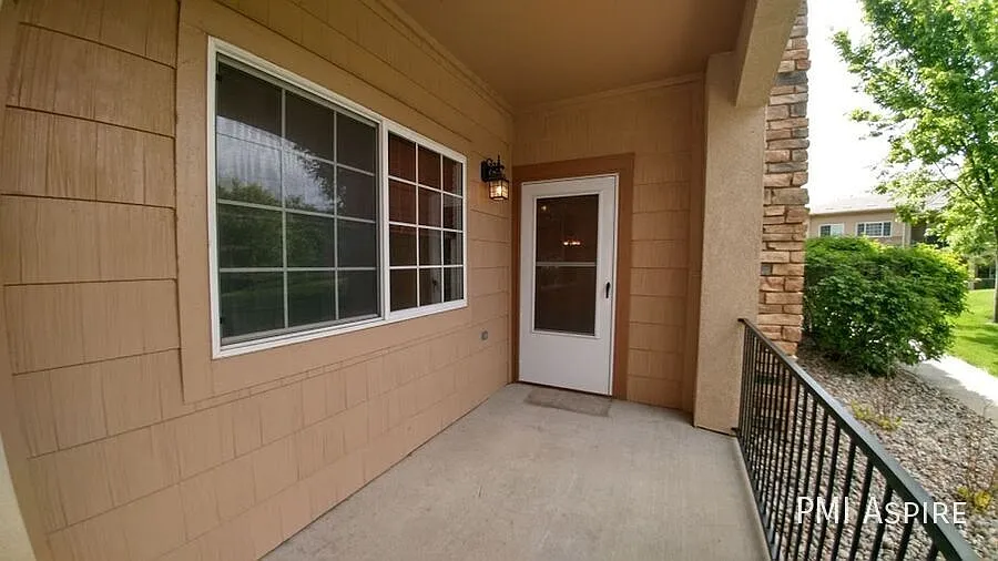 2 Bedroom 2 Bath Townhome in Longmont — Photo 4