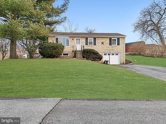 3rd image of 16835 Petmar Cir