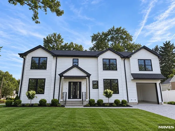 329 Birchwood Road, New Milford, NJ 07646