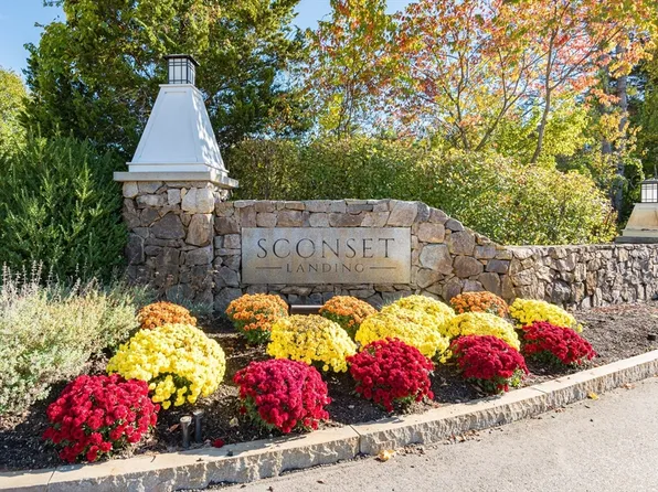 2 Longwood Ln #68, Hanover, MA 02339