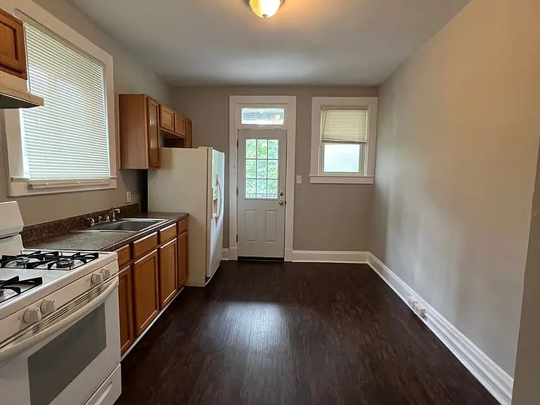 1329 Homestead St — Photo 7