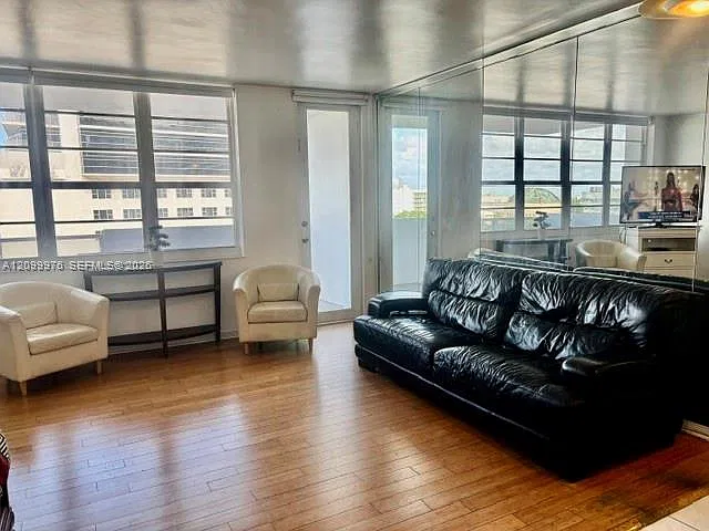 The Decoplage Condo — Photo 4