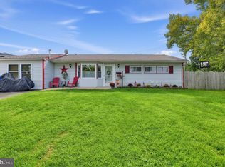 2 Idlewild Rd, Levittown, PA 19057