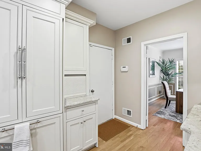 7715 Crossover Dr — Photo 23