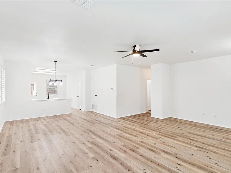 2405 Itasca Dr — Photo 3