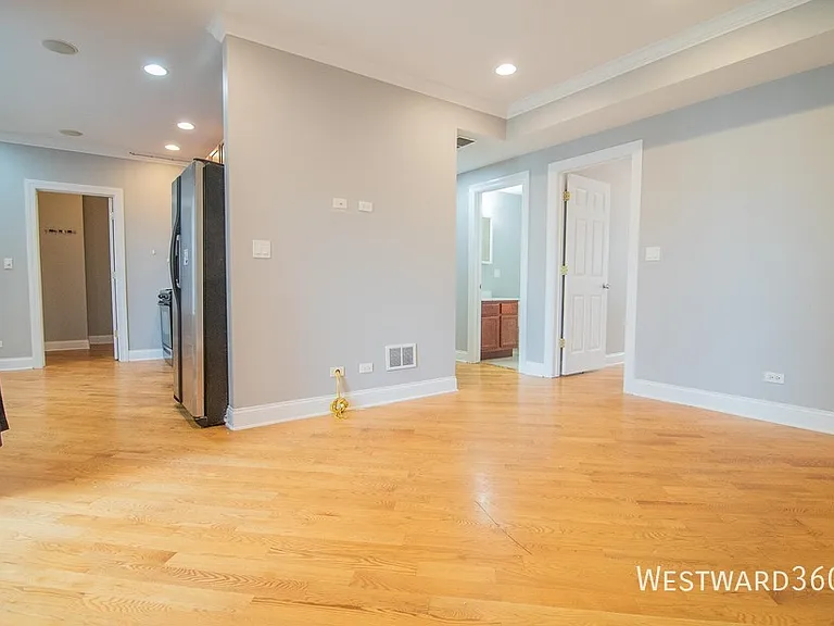 2036 W Arthur Ave #2E — Photo 3