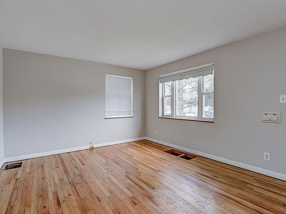 4th image of 2706 Hennge Dr