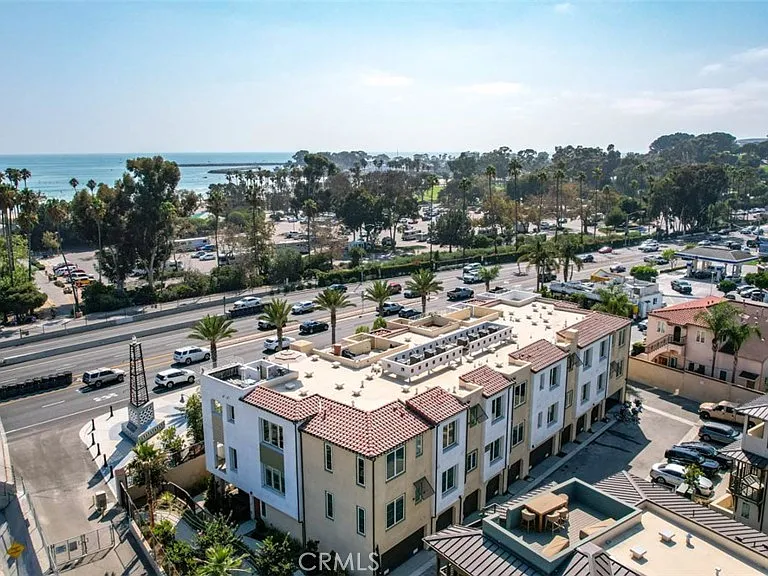1529 Doheny Way — Photo 3