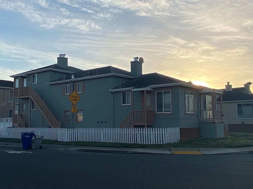 1st image of 236 Pinehurst Way