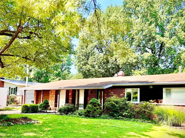 2907 Sunrise Dr, Saint Louis, MO 63125