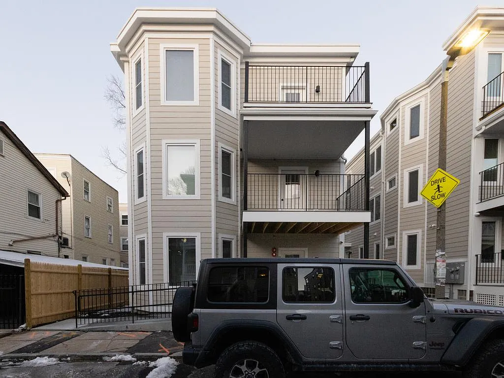9 Tovar St — Photo 2