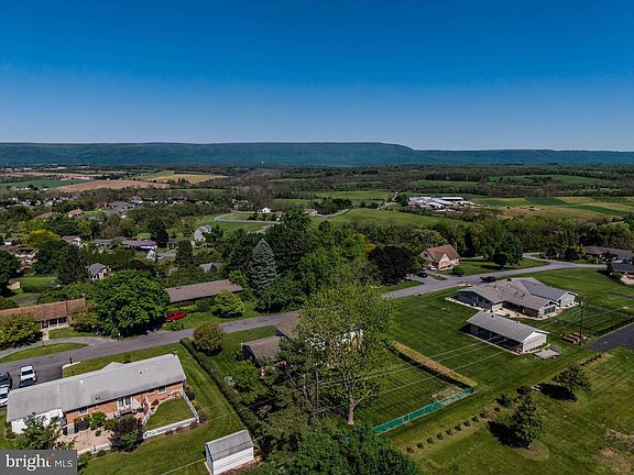 5th image of 17 Kensington Dr