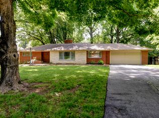 2860 E Crestview St, Springfield, MO 65804