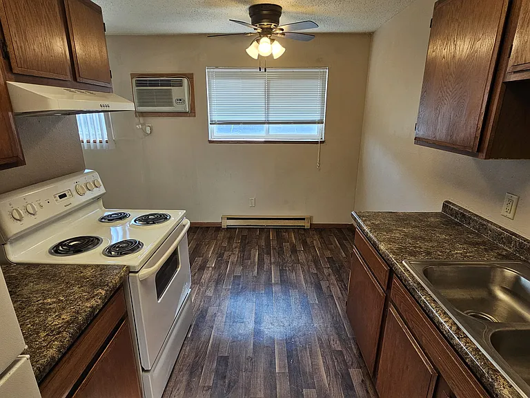530 5th St E #103 — Photo 2