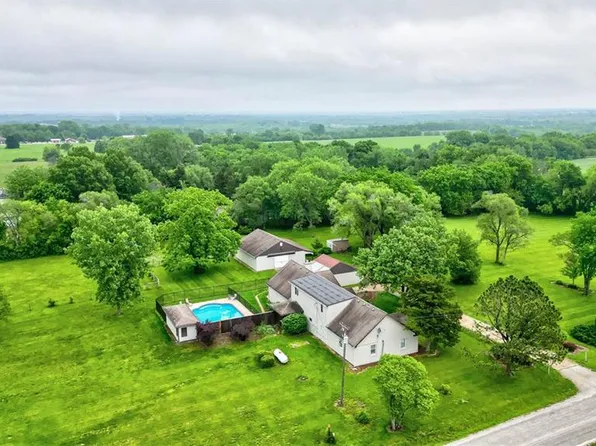 22451 Mission Rd, Bucyrus, KS 66013