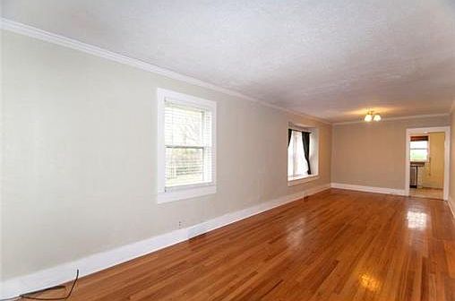 3rd image of 5424 Lamar Ave
