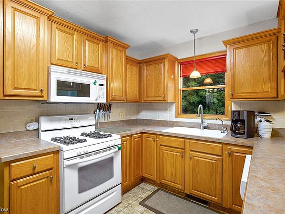 5th image of 1409 Pendleton Ave