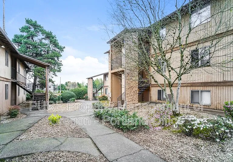 Parkway Garden — Photo 15