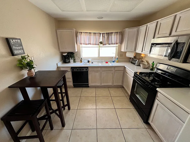 8825 Stoney Point Dr — Photo 11