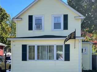 28 Fulton St, Warwick, RI 02889