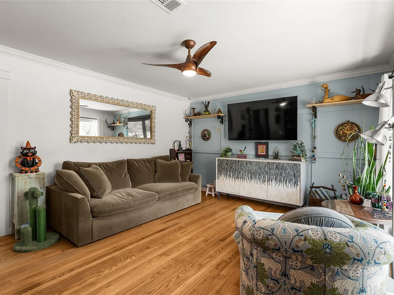 3 bed, 1.0 bath, 1025 sqft, $1,650 — Photo 3