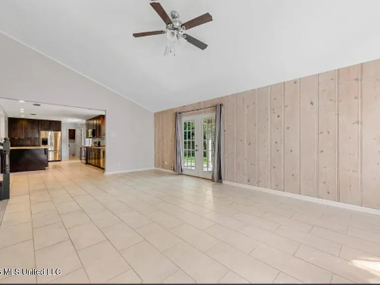 223 Woodbine Dr — Photo 9