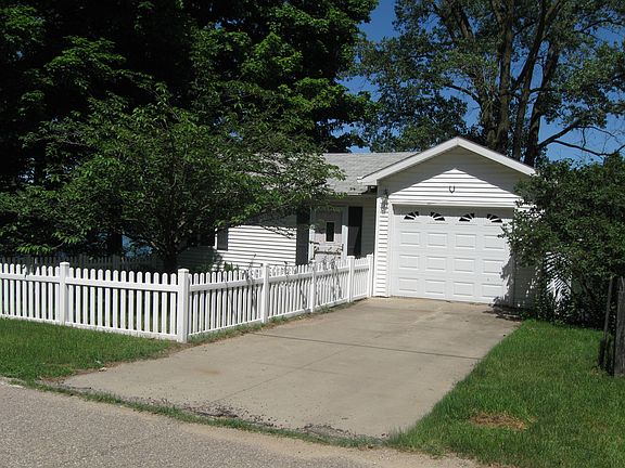5th image of 24978 Lake Shore Dr