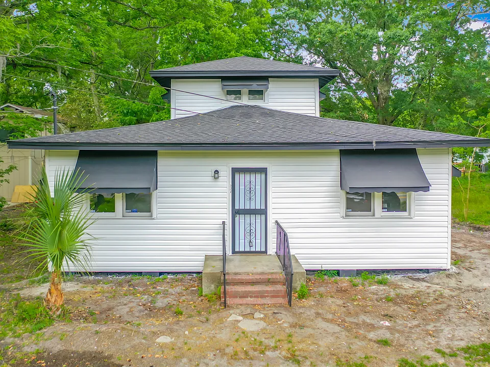 3358 Broadway Ave