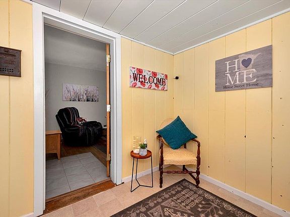 3rd image of 4722 Oneida St