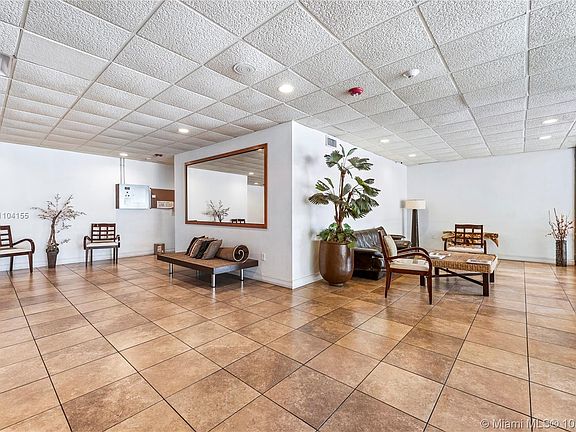 5th image of 6900 Bay Dr APT 3B