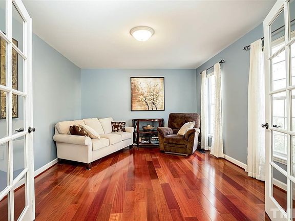 4th image of 302 N English Hill Ln