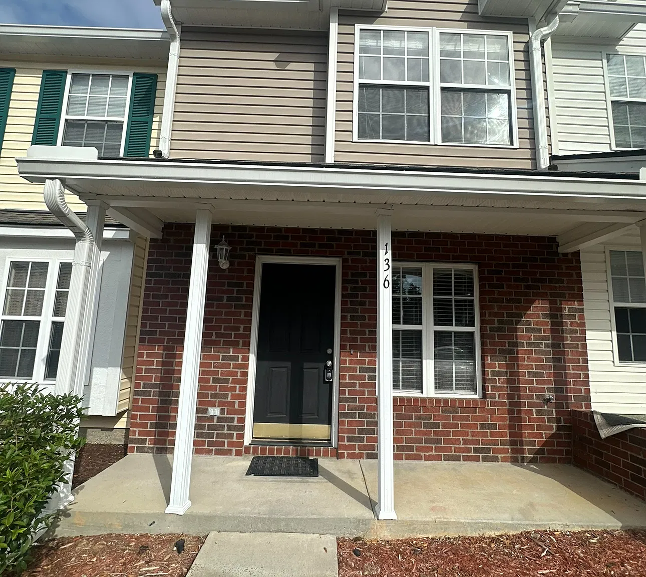 2 bed, 2.5 bath, 1072 sqft, $1,600 — Photo 1