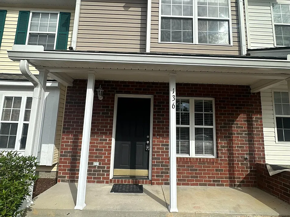 136 Hornby Cir