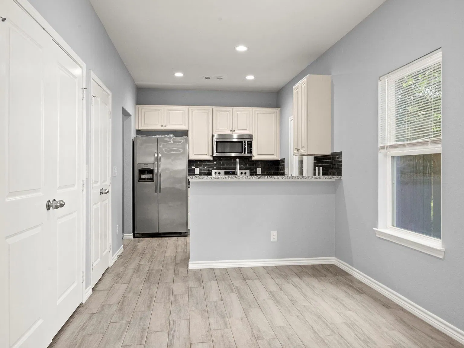 3 bed, 2.0 bath, 1012 sqft, $1,350 — Photo 4
