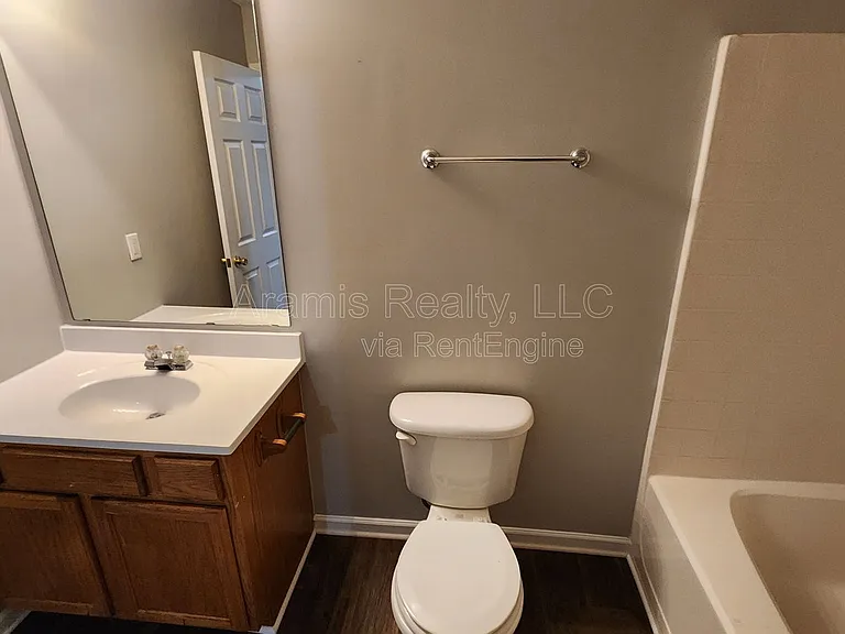 5749 Strathmoor Manor Cir — Photo 9
