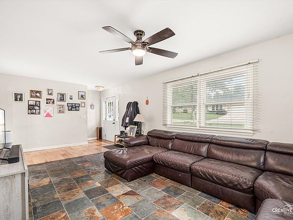 4th image of 1108 Edwards Ave