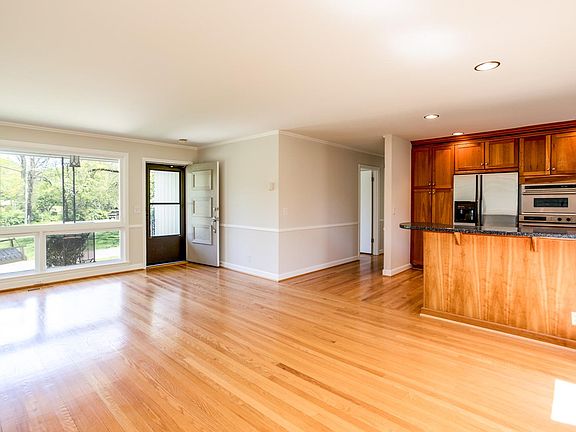 3rd image of 6717 Fleetwood Dr