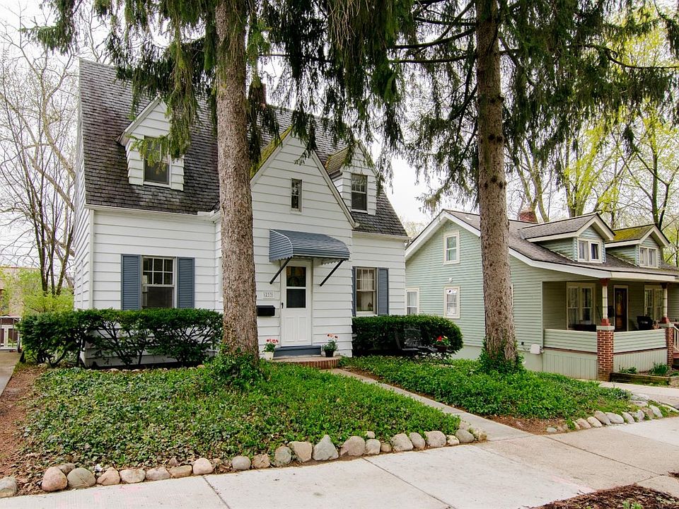 1st image of 233 Buena Vista Ave
