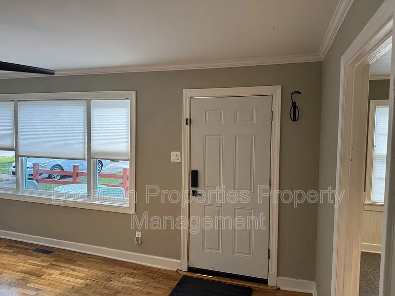 2 bed, 1.0 bath, 943 sqft, $1,695 — Photo 2