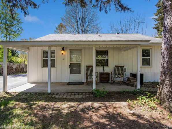 2574 S Lake Pleasant Rd, Metamora, MI 48455