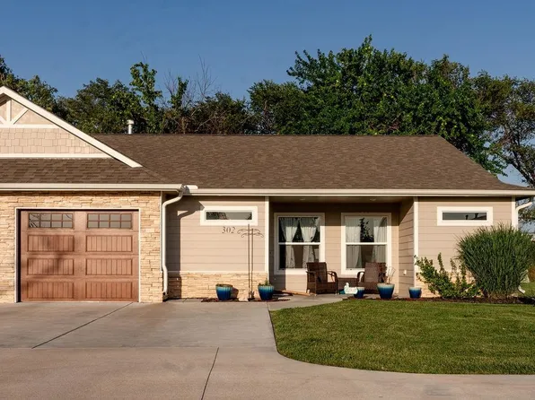 320 N Warren Ave #302, Rose Hill, KS 67133