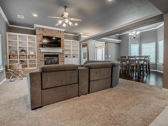 2nd image of 5806 S Rusk St