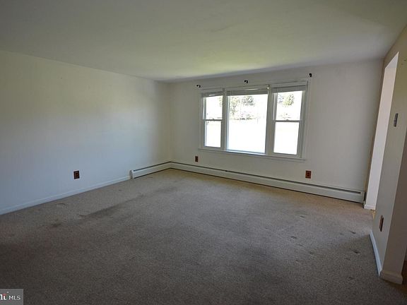3rd image of 512 E Avondale Rd